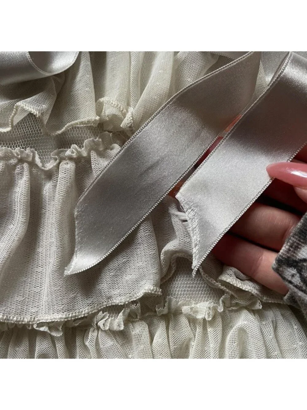 Cream ruffle dress with bow detail - Picture 5 of 8